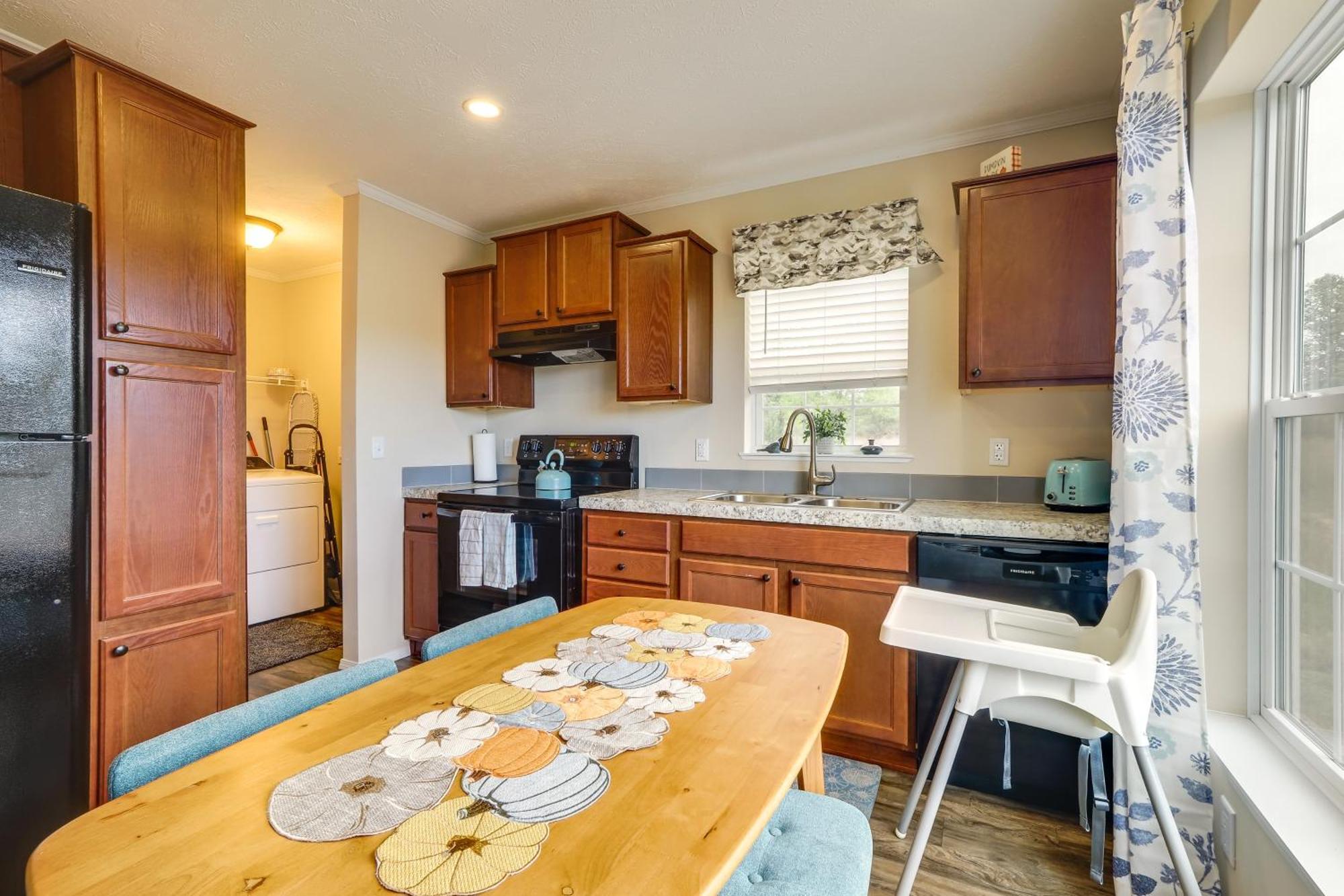 Family Home In Rapid City About 4 Mi To Torch Lake! Esterno foto